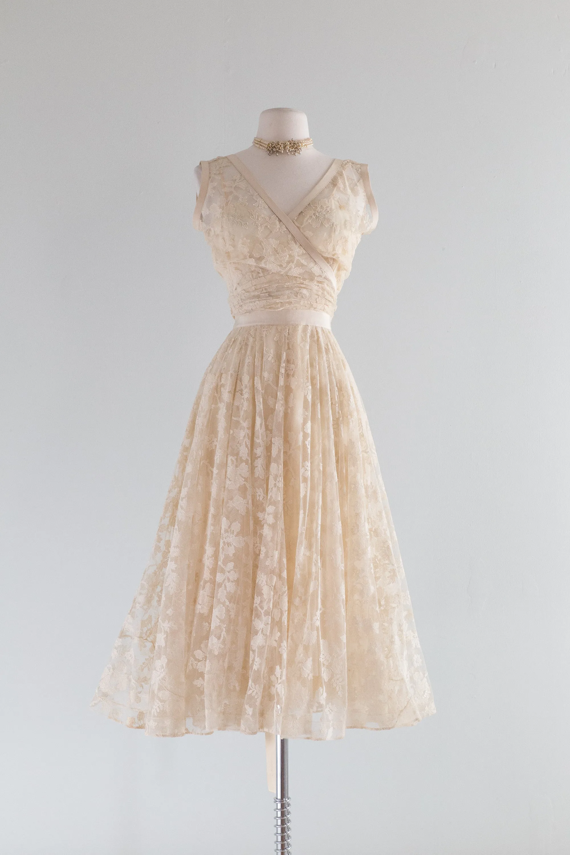 1950's Ethereal Ivory Lace Wedding Dress By Larry Aldrich / Small