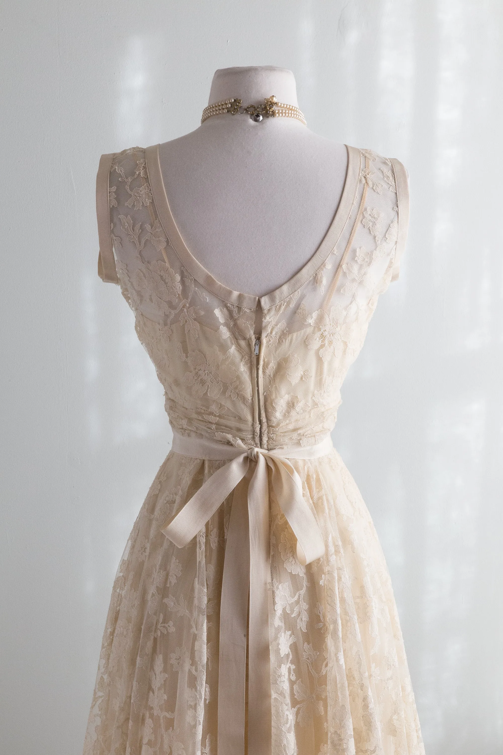 1950's Ethereal Ivory Lace Wedding Dress By Larry Aldrich / Small